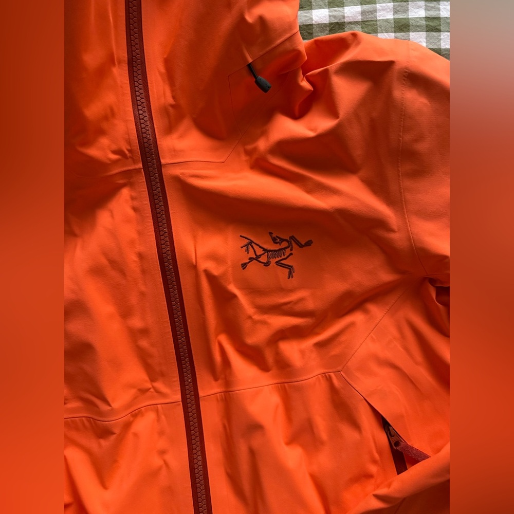 Arc’teryx Women’s Sentinel AR Gore-Tex Ski Shell — Medium - Picture 5 of 9